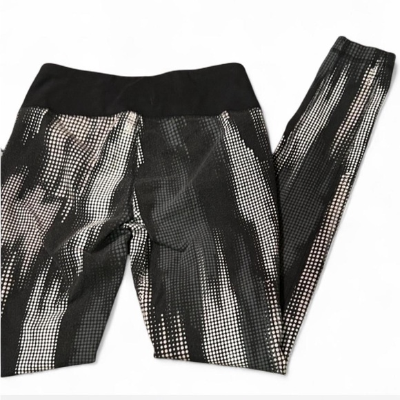 Reebok Black and White Activewear - Picture 5 of 9